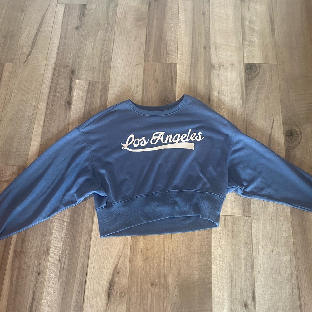 Woman's Los Angeles Cropped Sweater - Divided